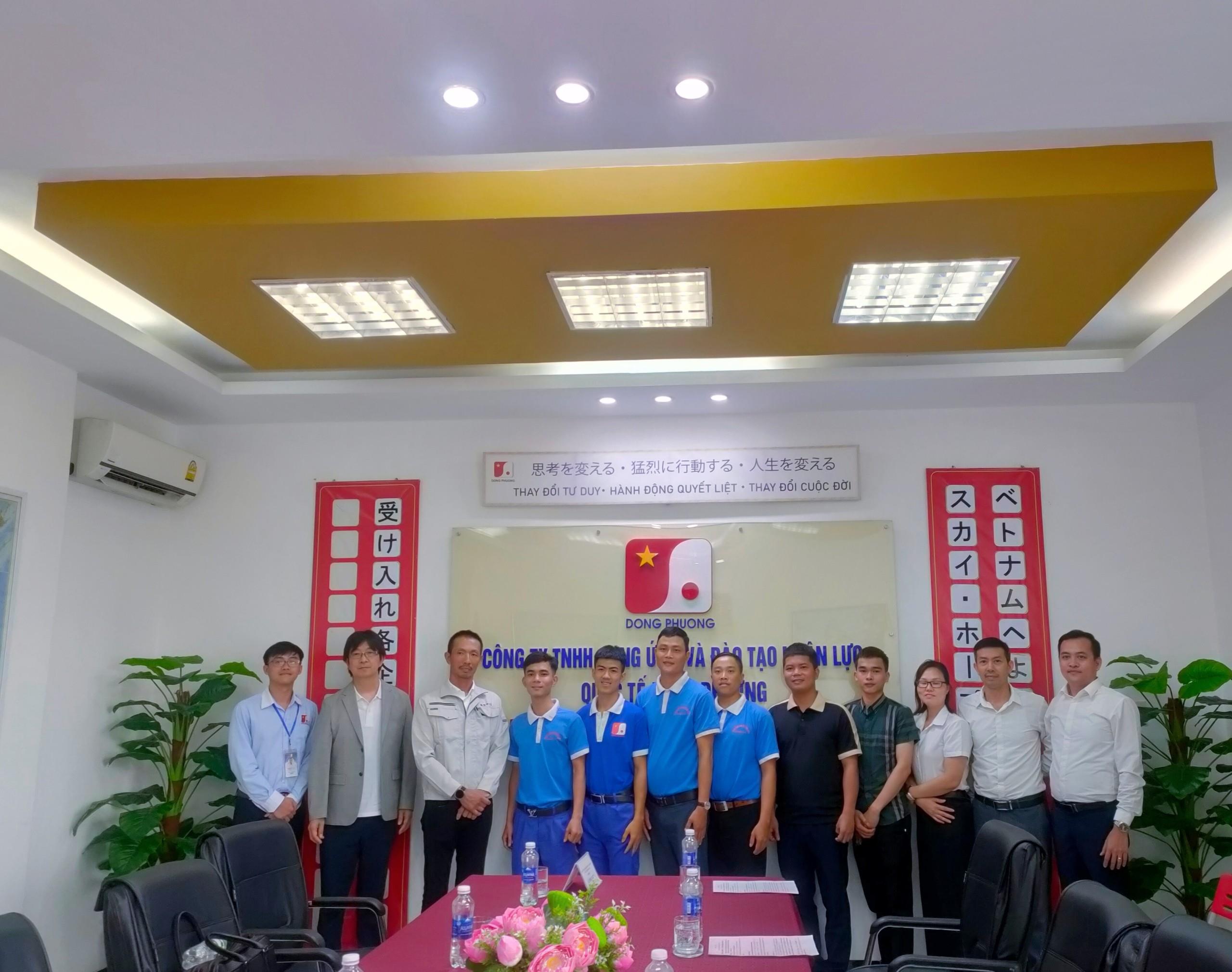 Buổi gặp gỡ gia đình ứng viên đỗ phỏng vấn 