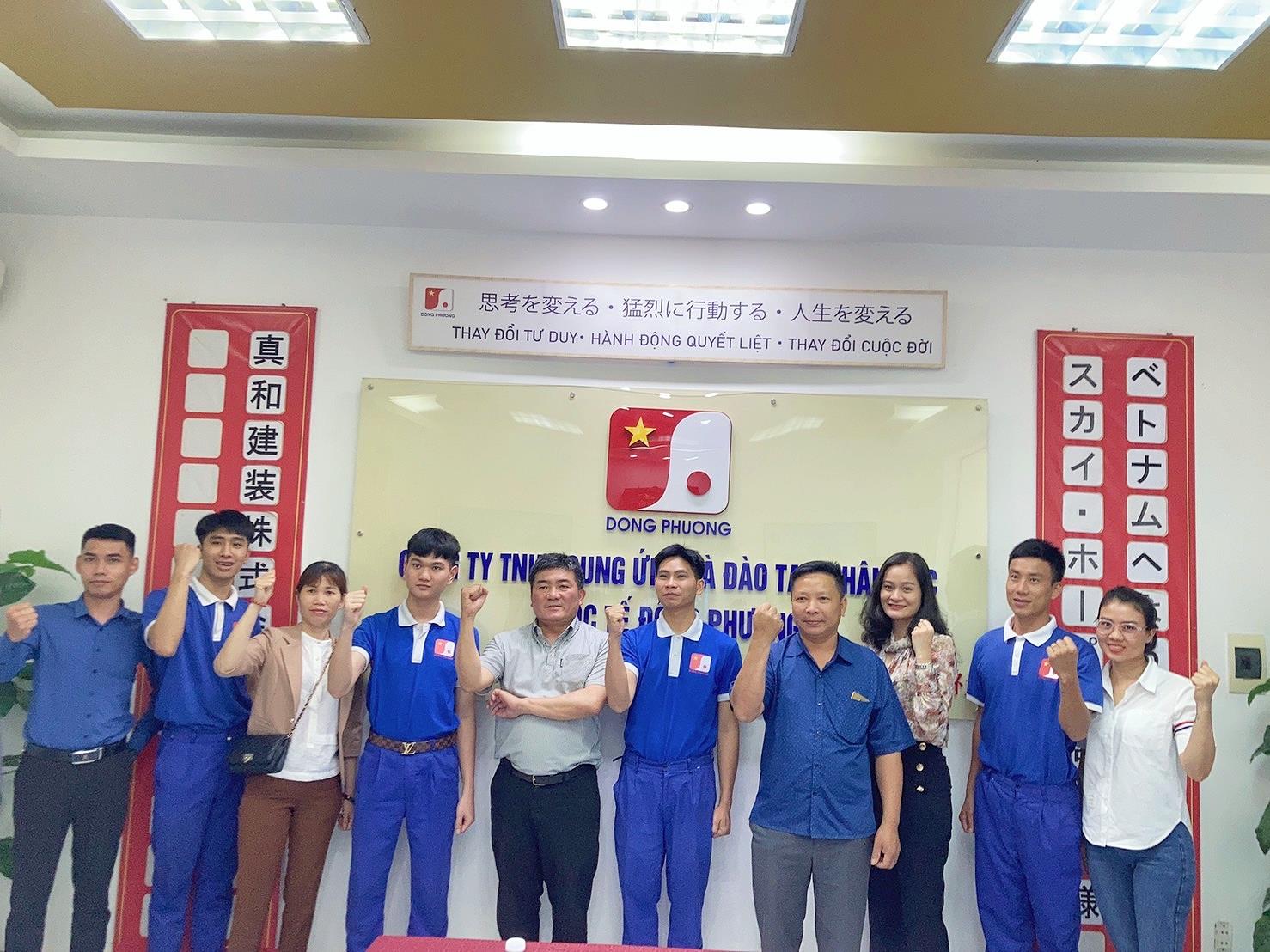 Buổi gặp gỡ gia đình và ký kết hợp đồng lao